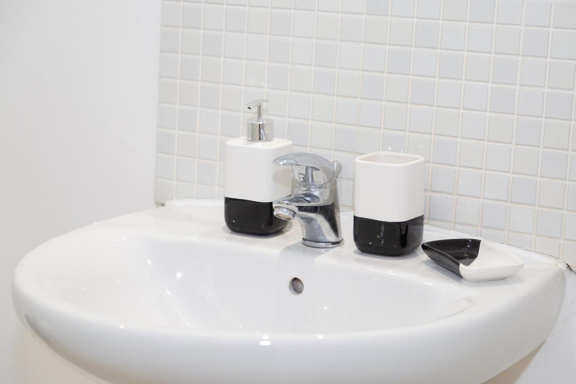 Serviced Apartment In Liverpool City Centre - Free Parking - Balcony - By Happy Days Luaran gambar